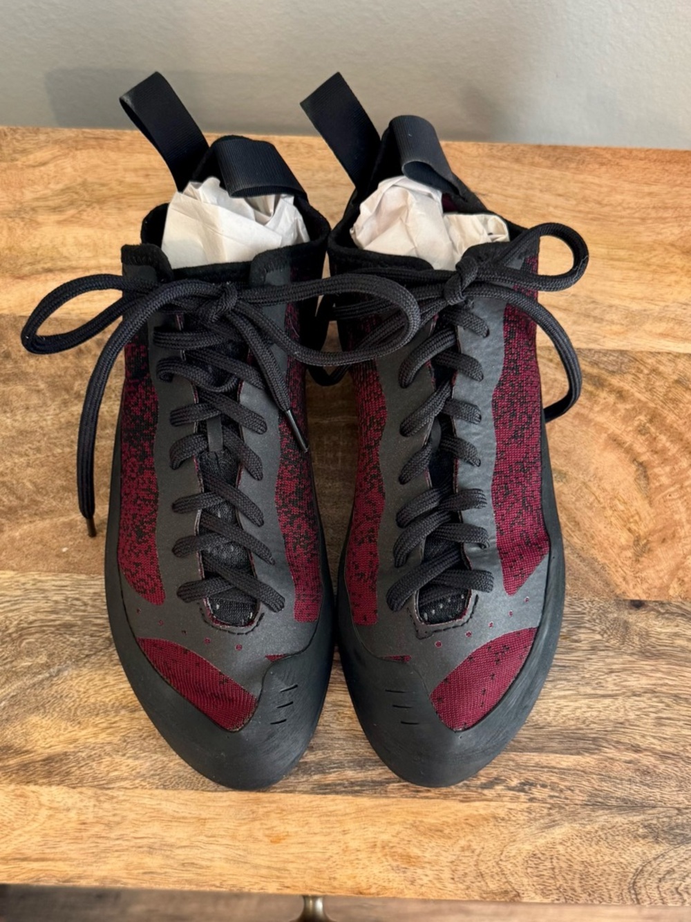 Butora Advance Women’s Climbing Lace-Up Shoes in Black and Burgundy